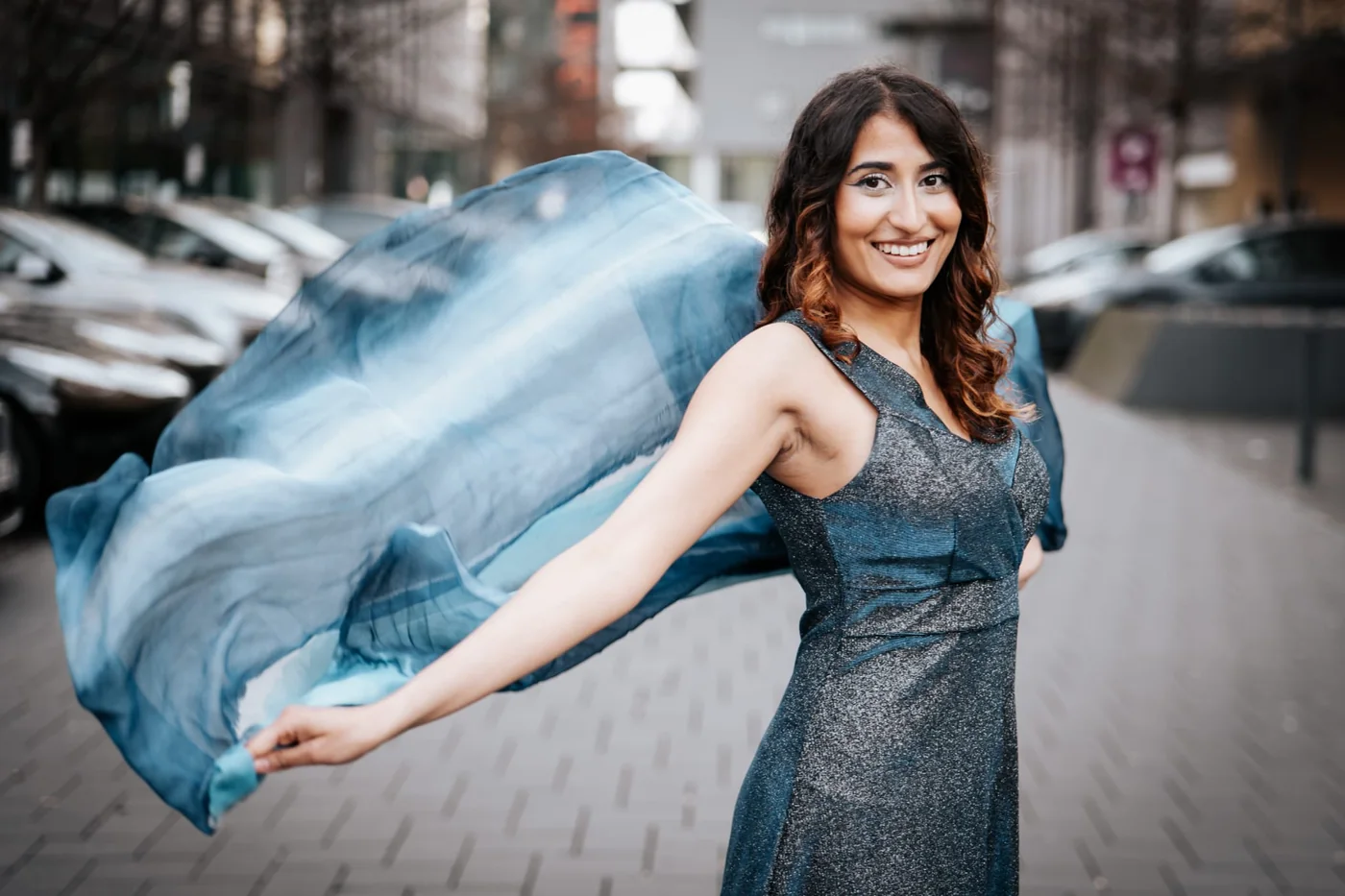 Rascha Al-Nemer bei einem dynamischen Woman-Day-Shooting
